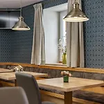 מלון דירות Hubertus Wellness & Breakfast 3*