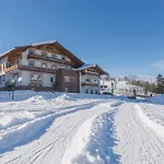 Hubertus Wellness & Breakfast Apart Otel