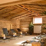 Hubertus Wellness & Breakfast Aparthotel 3*