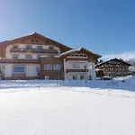 Aparthotel Hubertus Wellness & Breakfast