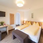 Hubertus Wellness & Breakfast Apart Otel