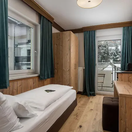 Hubertus Wellness & Breakfast Aparthotel 4*